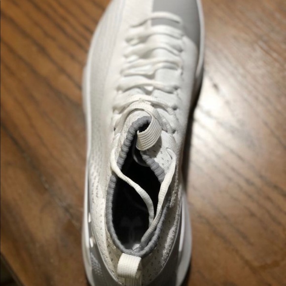 UNDER ARMOUR HEAT SEEKER WHITE AND GRAY - Picture 3 of 3